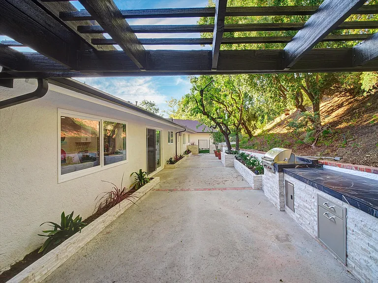 4732 Del Moreno Dr — Photo 5