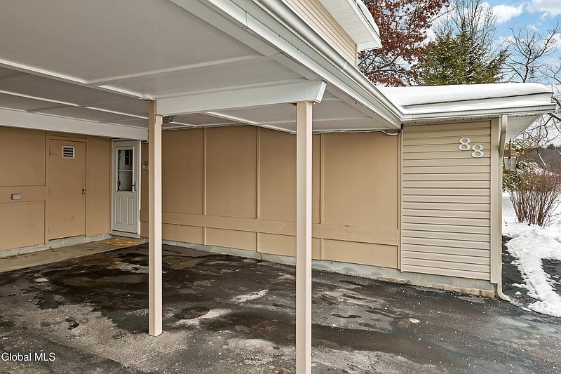 3rd image of 88 Yorkshire Drive