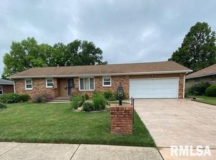 1913 Highwood Ave, Pekin, IL