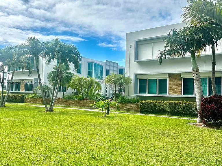 10178 Collins Ave #205 — Photo 18