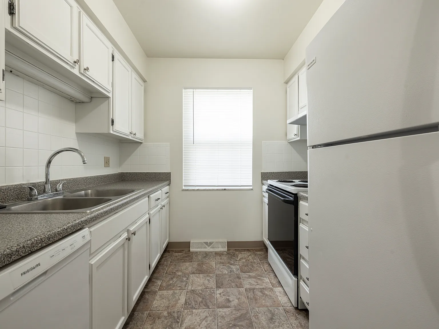 2911 Treeside St NW — Photo 2