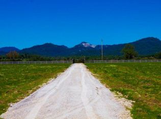 20535 Portero Dr, Redding, CA 96003