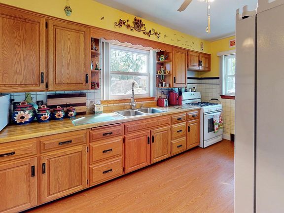 5th image of 1601 N Shabbona St