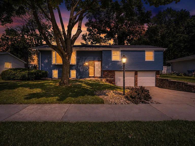 1923 Kennedy Ave — Photo 1