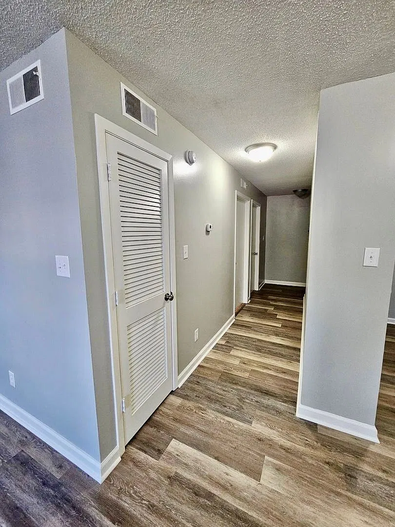 Castle Terrace Apartments — Photo 4