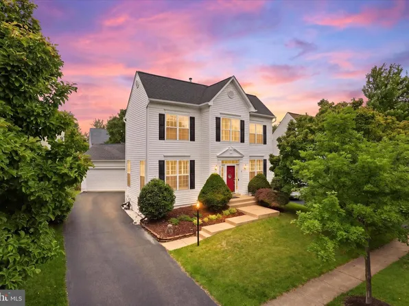 25352 Ripleys Field Dr, Chantilly, VA 20152