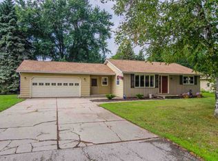 1303 Sundown Ln, De Pere, WI 54115