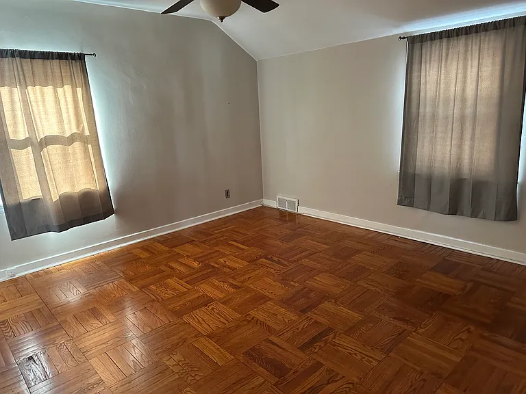 449 Sylvania Ave — Photo 7