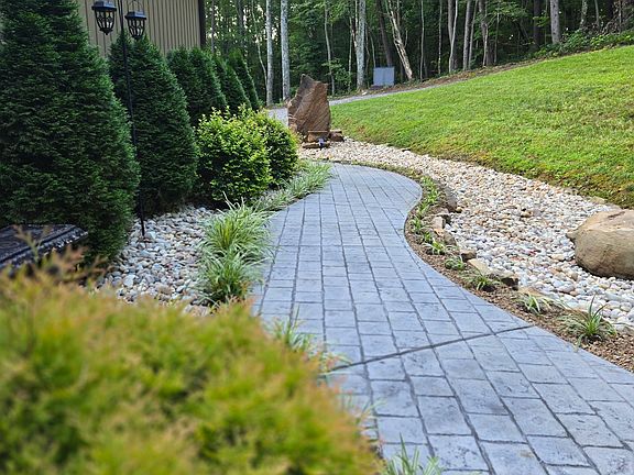 5th image of 354 Mountain Farm Rd