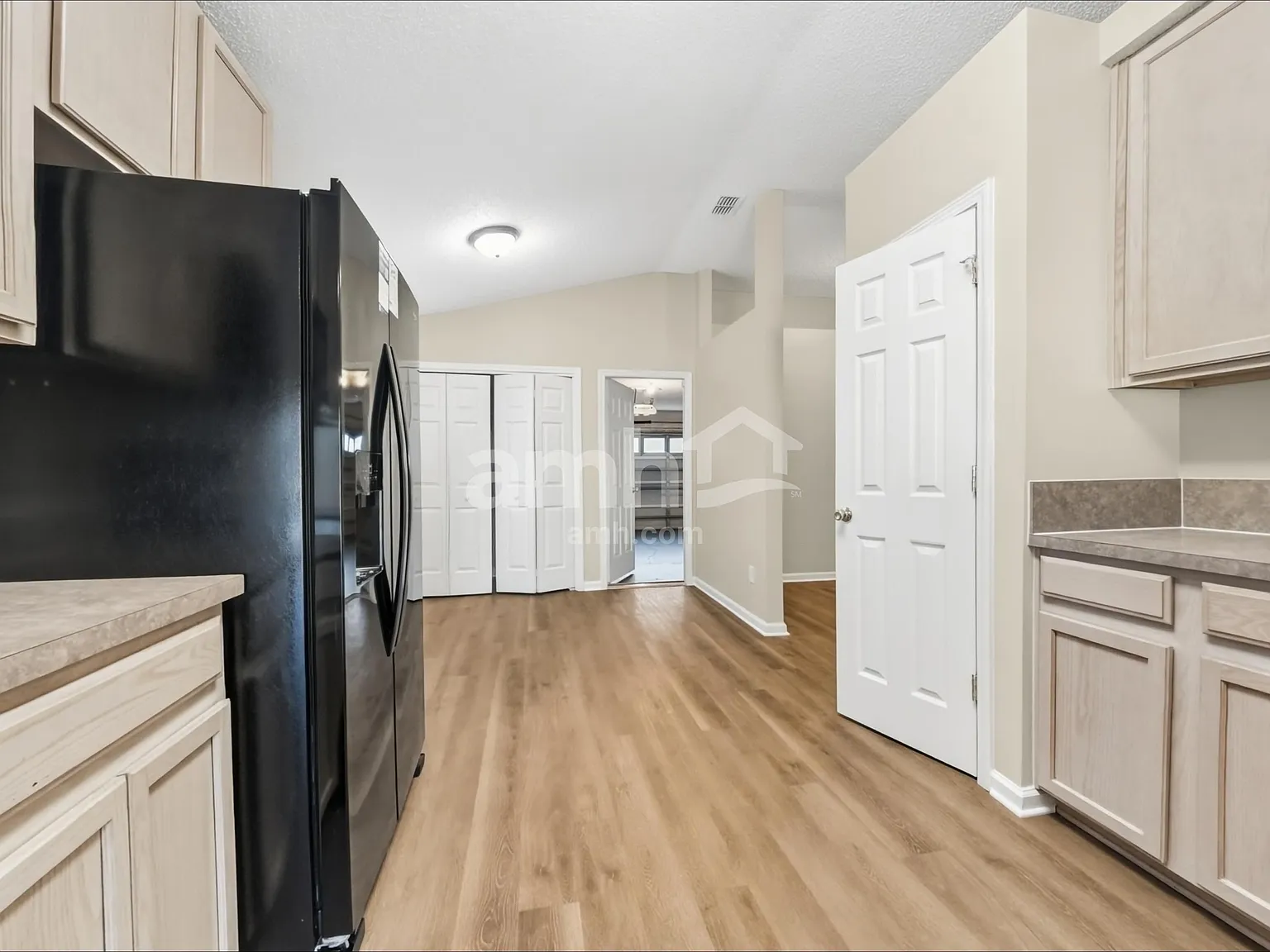 4 bed, 2.0 bath, 1768 sqft, $2,205 — Photo 4