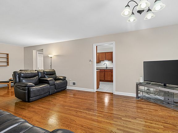 4th image of 495 8th St