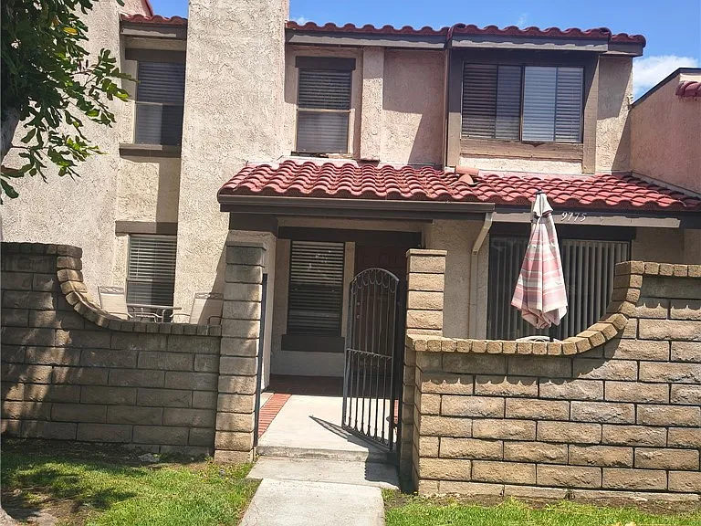 9775 El Paseo Dr — Photo 1