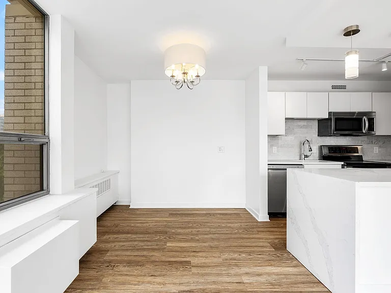 1360 N Sandburg Ter #601C — Photo 11
