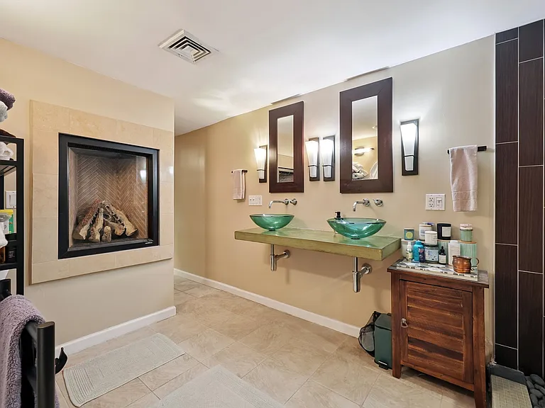 591 Orange St #1 — Photo 13