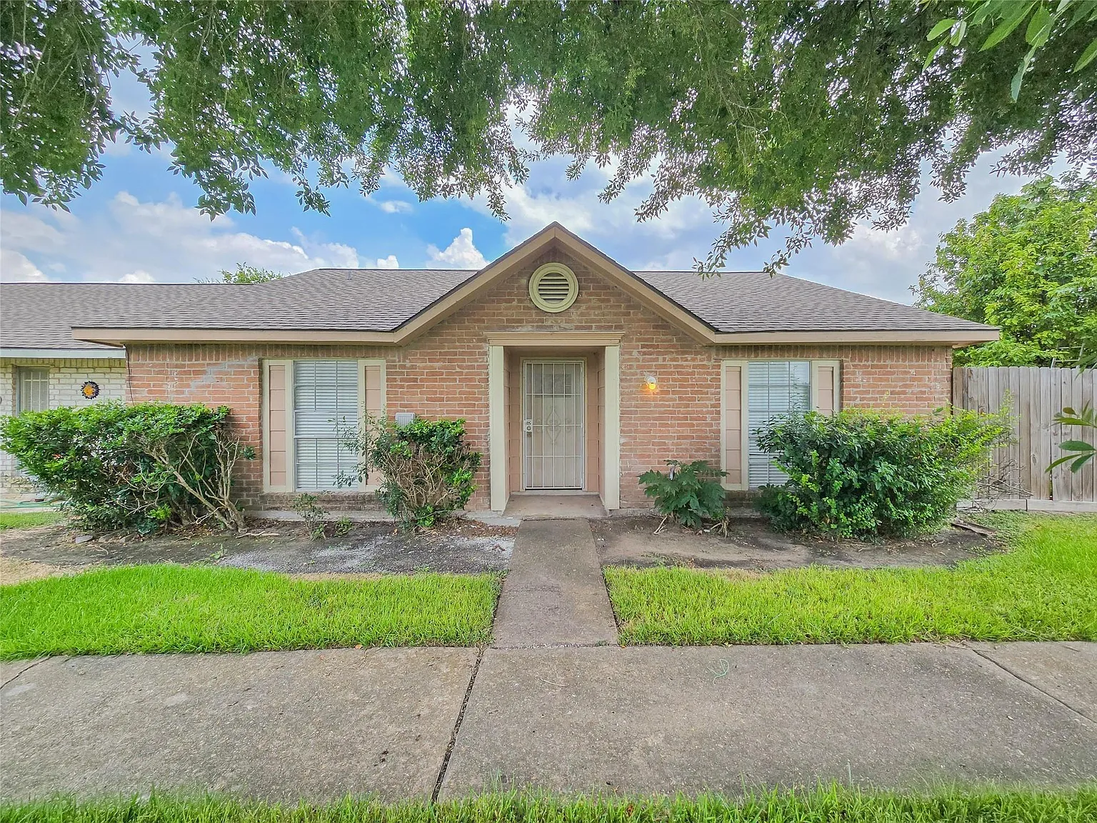 3 bed, 2.0 bath, 1280 sqft, $1,700 — Photo 1