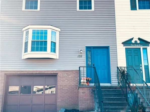 135 Geronimo Dr, Saint Albans, WV 25177
