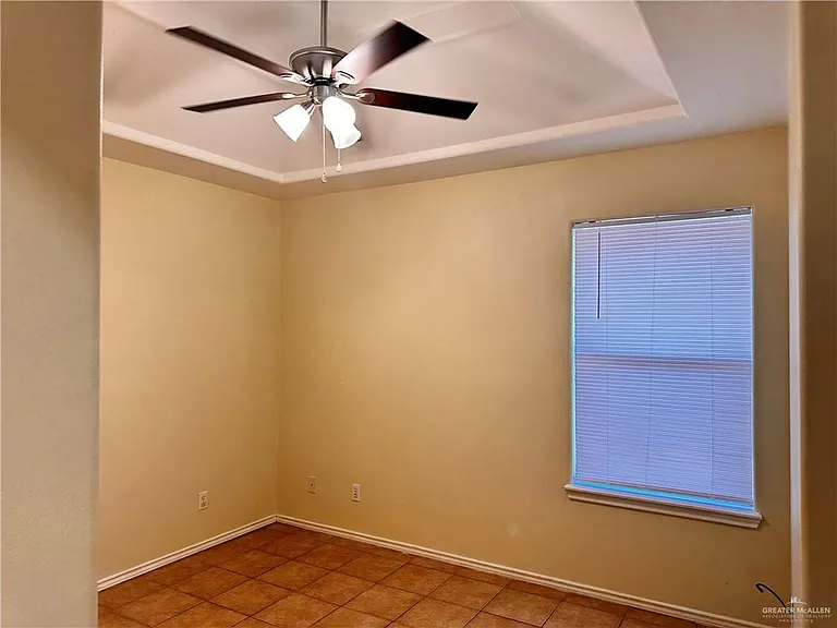 1913 W Western Dr #2 — Photo 9