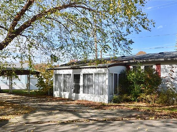 2nd image of 6 Birch Ln #6