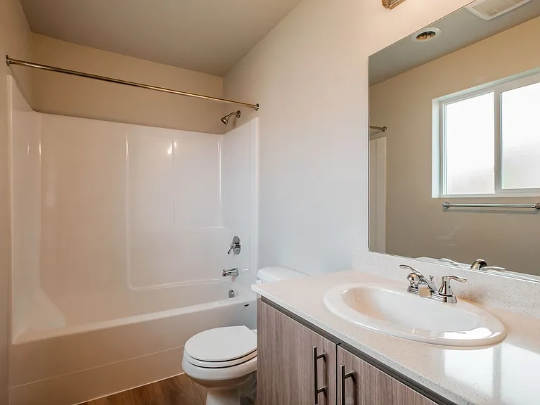 4 Corners Apartments — Photo 17