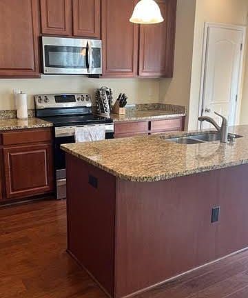 2nd image of 1000 Crown Grant Ct
