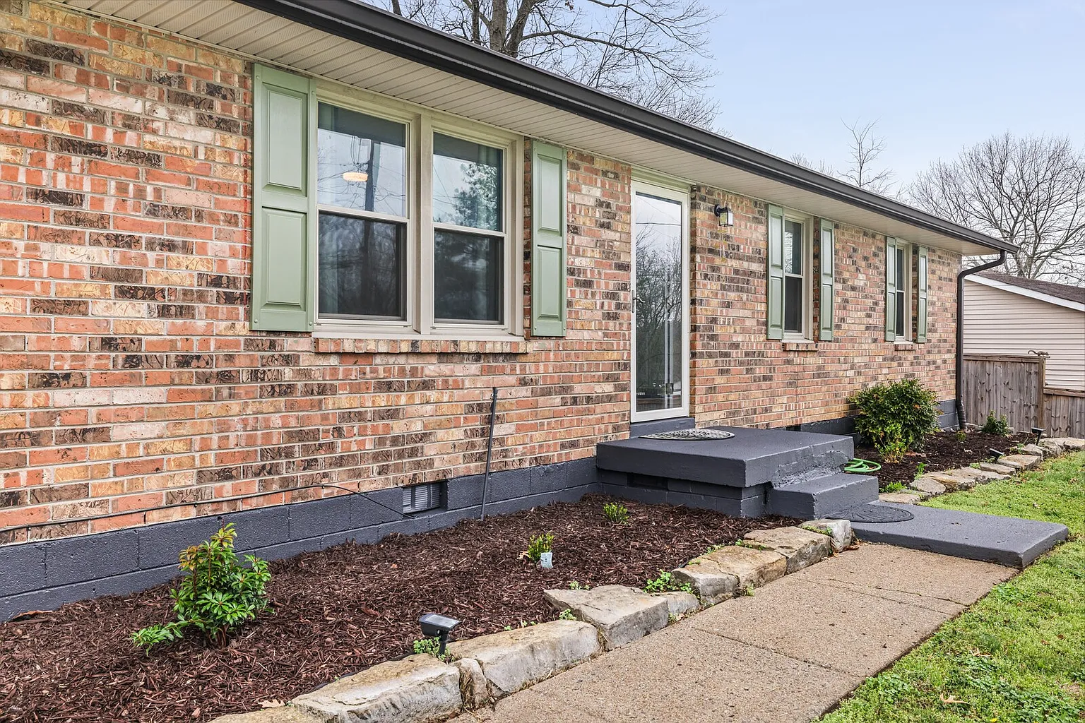 123 Laurel Ln photo 1