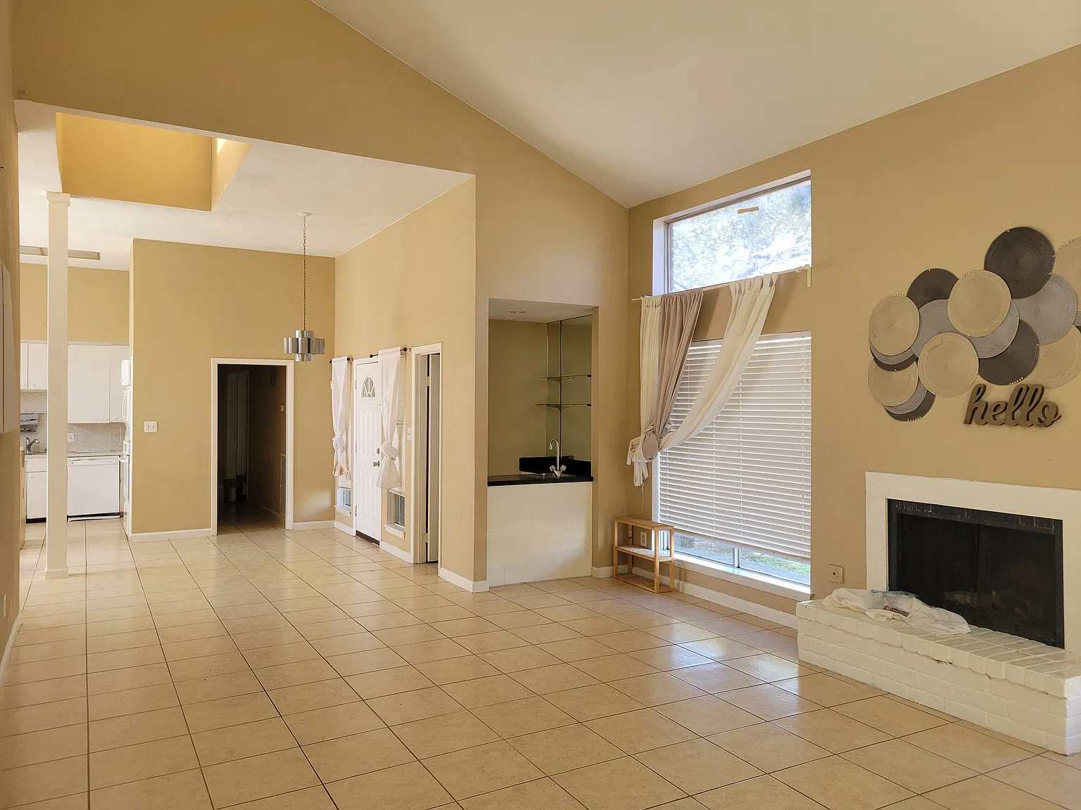 3 bed, 1826 sqft, $1,675 — Photo 4