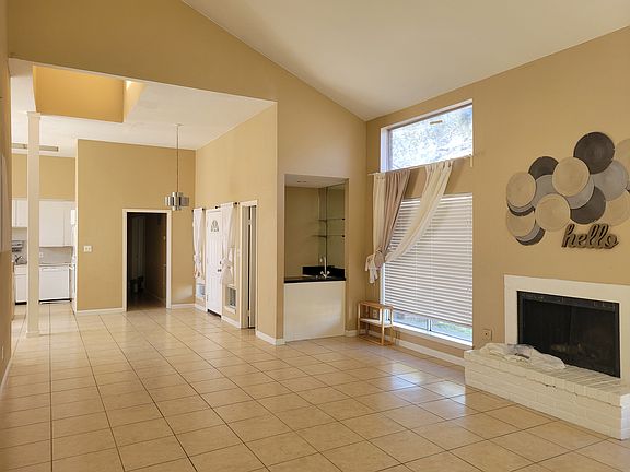 4th image of 4302 Willow Beach Dr