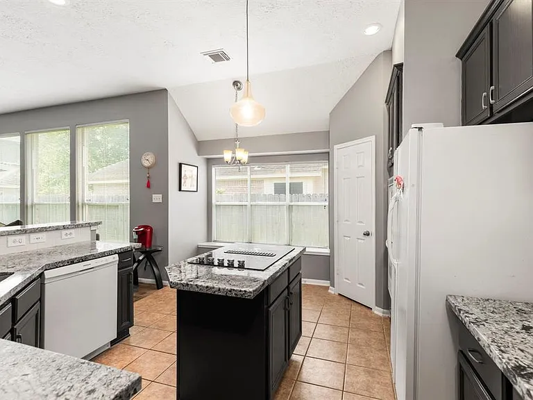 3827 Shady Breeze Dr — Photo 8