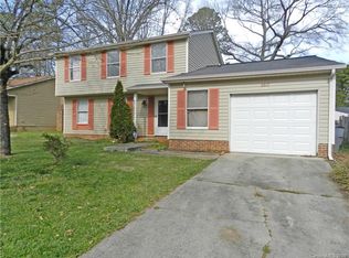 5817 Sunset Chase Ln, Charlotte, NC 28212