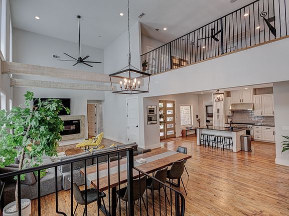 4th image of 9415 Thornberry Ln
