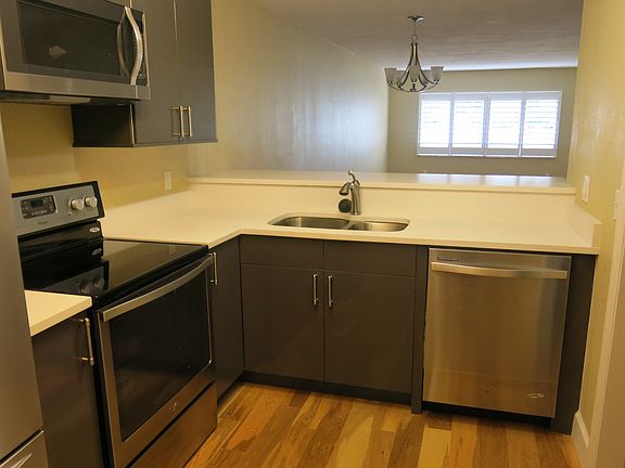 5th image of 100 Bluff View Drive #117A