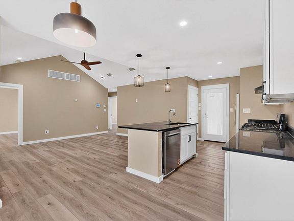 3rd image of 1529 Conner Dr