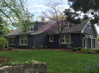 567 Deerpath Rd, Glen Ellyn, IL 60137