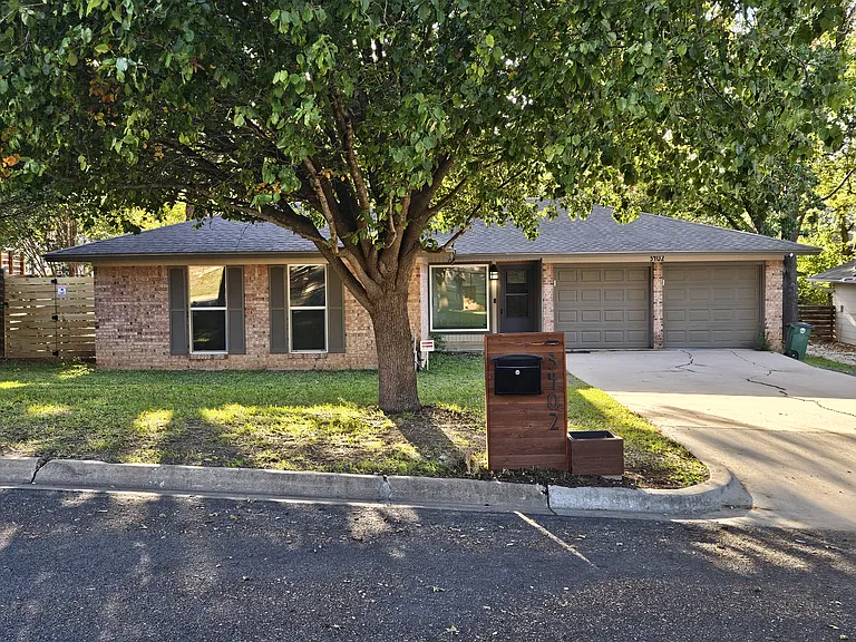 3402 Laguna Dr — Photo 1