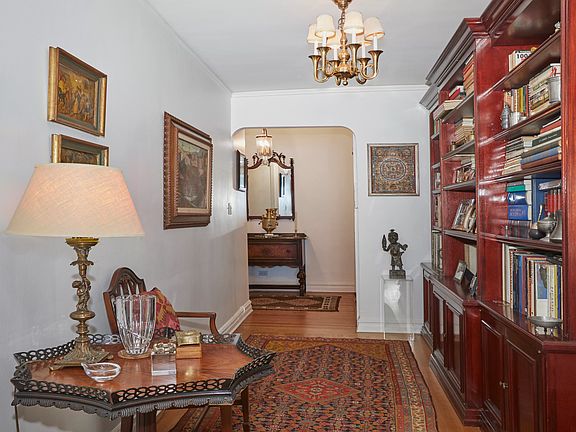 2nd image of 222 E 35th St #6EF