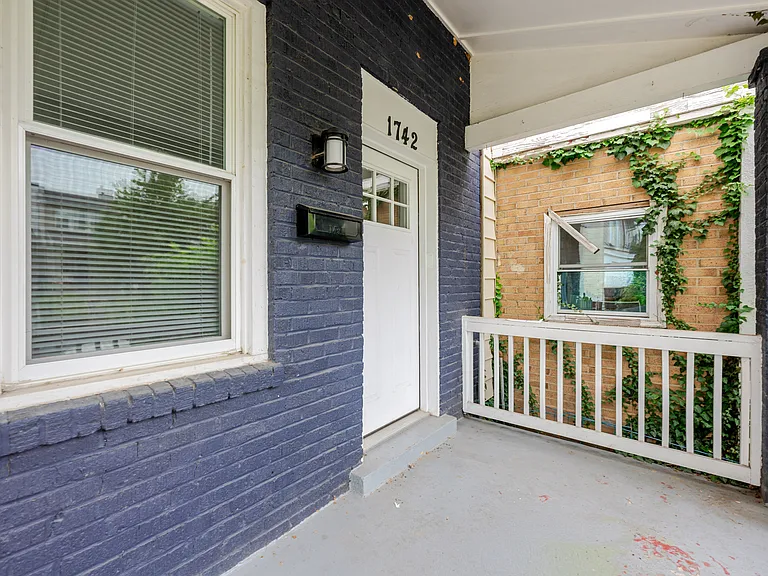 1742 L St NE — Photo 32