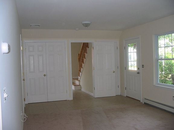 LARGE BRIGHT AND SUNNY ROOMS