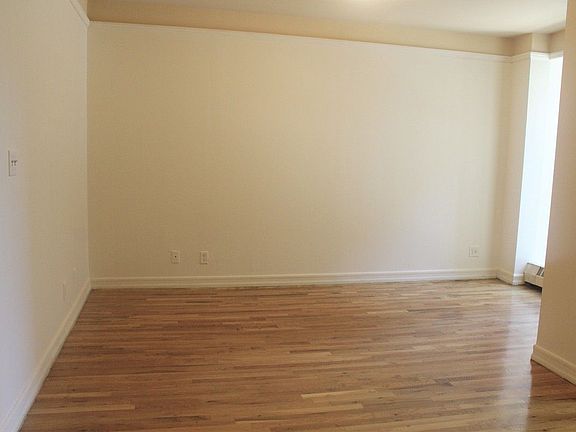 4th image of 350 Cathedral Pkwy APT 1E