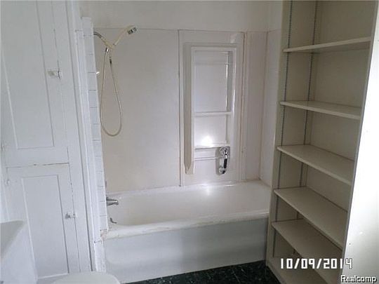 2nd image of 4405 Newberry St