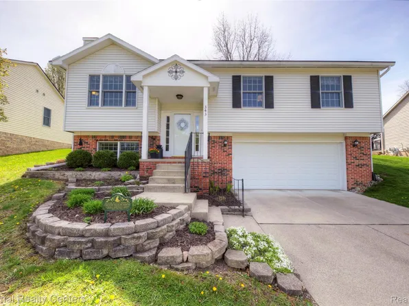 343 Cobblestone Ct, Brighton, MI 48116