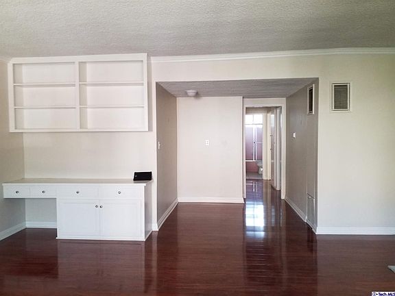 3rd image of 2940 Montrose Ave APT 10