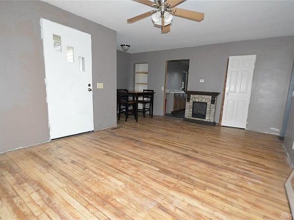 5th image of 821 S Walnut St