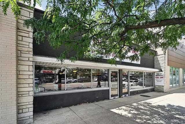 607 W Roosevelt Rd — Photo 3