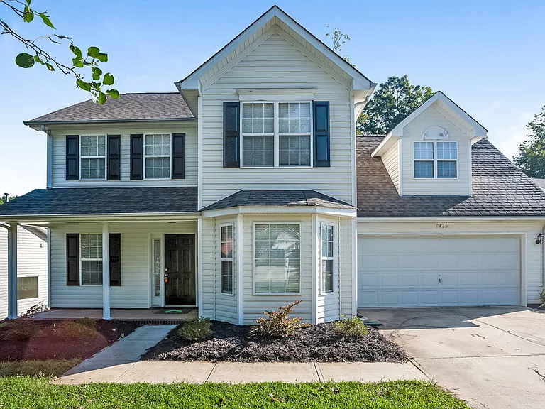 7425 Saddle Trail Ln — Photo 1