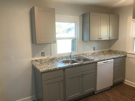 4th image of 631 E Front St
