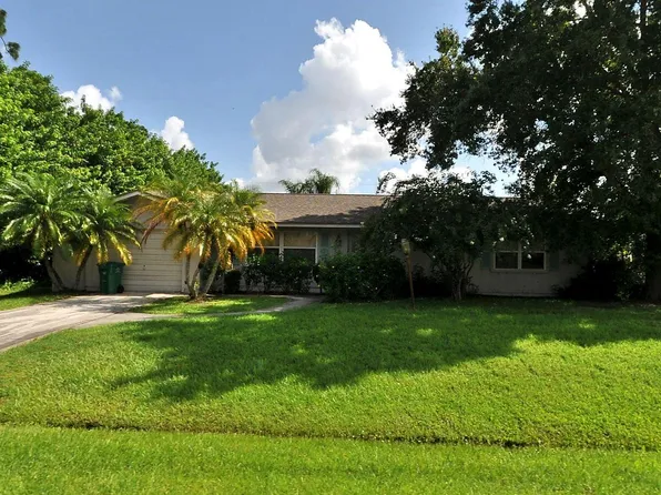 781 SE Starflower, Port St Lucie, FL 34983