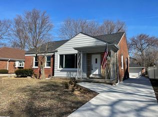 22001 Statler St, Saint Clair Shores, MI 48081