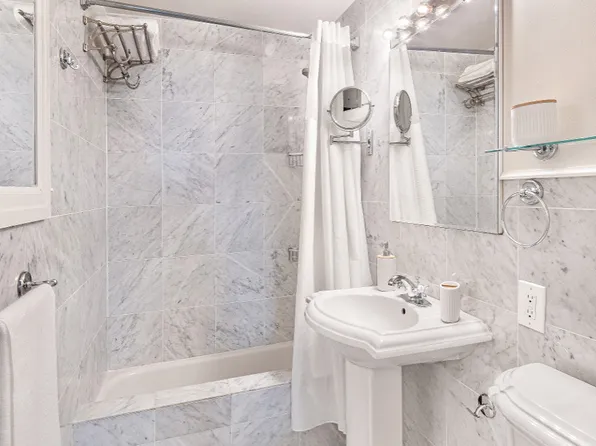 212 East 70th Street image 10 of 10