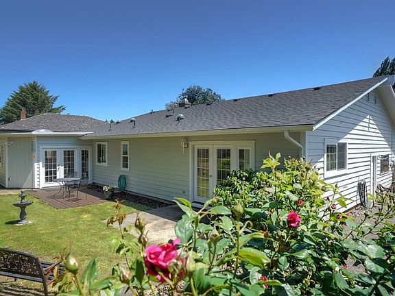 2nd image of 3111 NE Yacht Ave