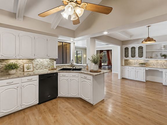 3rd image of 42 Santa Rosa Cir